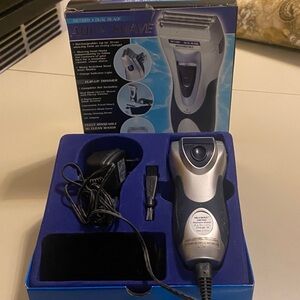 Vintage Electric Razor - Silver and Black